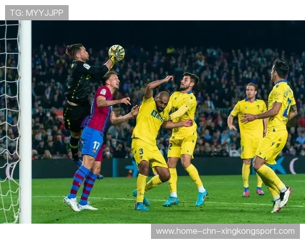 加迪斯前场拼抢非常积极，攻防一体展现强大韧性